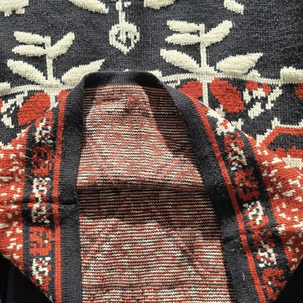 OuFeeiLiH Black and Red Patterned Sweater Size L - Picture 9 of 10